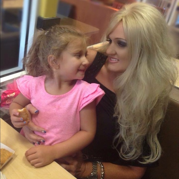 #1 ❤️ Meet Your Posher, Melinda ❤️ Posh Ambassador ❤️ - Picture 2 of 8